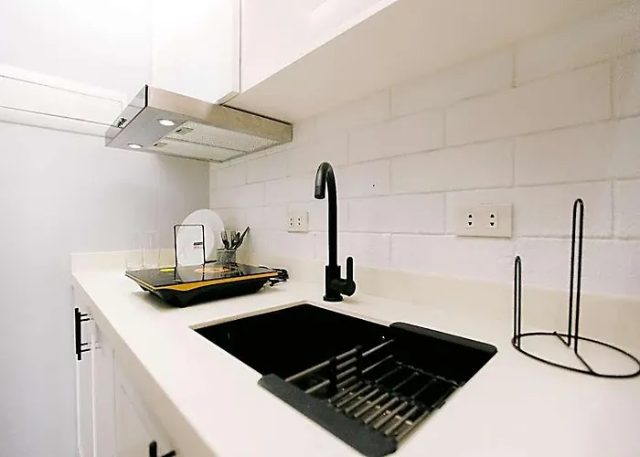 Hotel One Bedroom Deluxe In Araneta Cubao 4*
