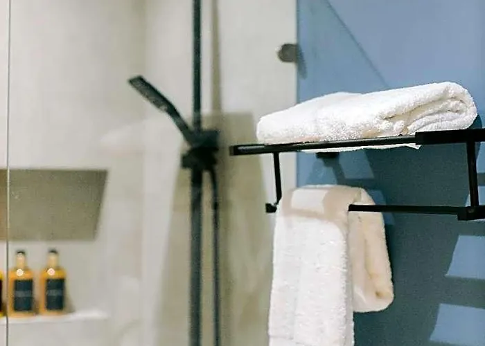 Hotel One Bedroom Deluxe In Araneta Cubao 4*